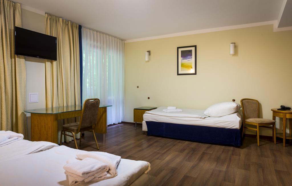 Hotel Trojan ล็องเดก-ซดรุย ภายนอก รูปภาพ